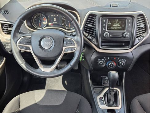 Used 2017 Jeep Cherokee Sport FWD image 24
