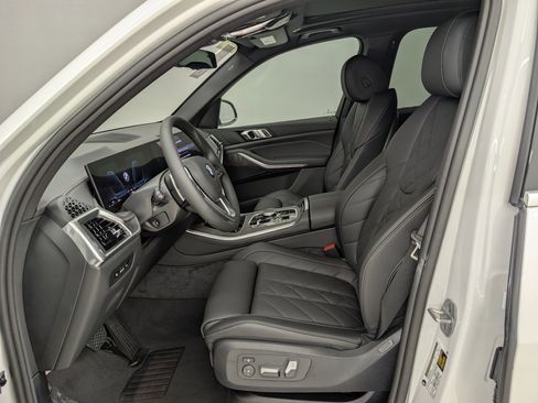 Used 2026 BMW X5 sDrive40i w/ Parking Assistance Package image 12