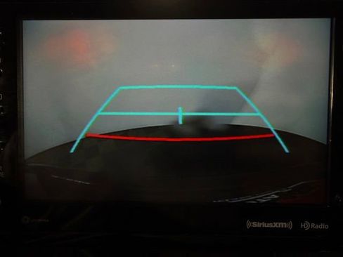 Used 2022 Toyota Highlander LE image 27