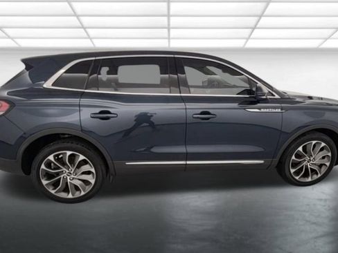 Used 2022 Lincoln Nautilus Reserve AWD/4WD image 8