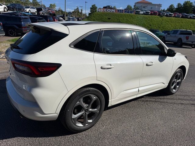 Used 2023 Ford Escape ST-Line w/ Tech Pack #1 AWD/4WD image 8