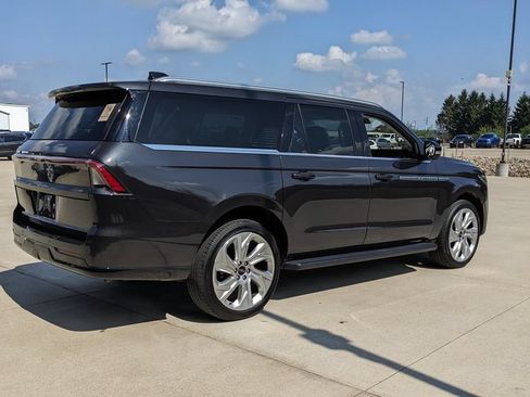 Used 2026 Lincoln Navigator L Premier AWD/4WD image 3