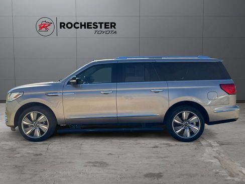 Used 2018 Lincoln Navigator L Select w/ Technology Package AWD/4WD image 2