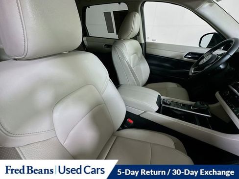 Certified 2024 Nissan Pathfinder SL w/ Black Appearance Package image 31