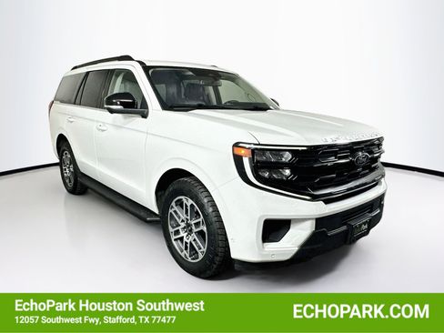 Used 2025 Ford Expedition Active AWD/4WD image 1