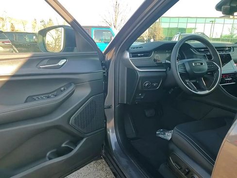 New 2025 Jeep Grand Cherokee Laredo X w/ Luxury Tech Group I image 9