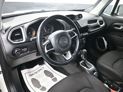 Used 2020 Jeep Renegade Latitude w/ Cold Weather Group image 13