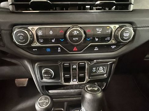 Used 2024 Jeep Wrangler Unlimited Sahara AWD/4WD image 21