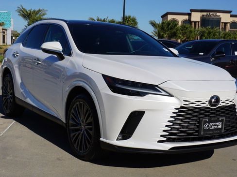 Certified 2023 Lexus RX 350 w/ Luxury Package image 4