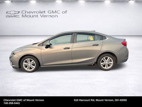 Used 2017 Chevrolet Cruze LT w/ Convenience Package FWD image 2