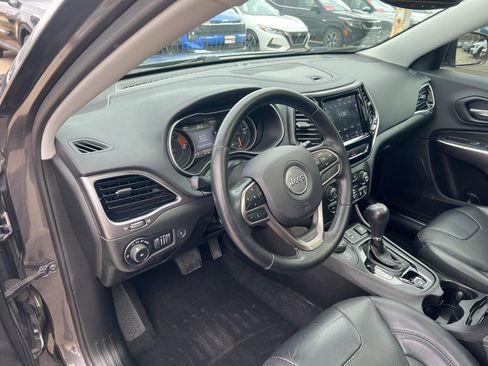 Used 2019 Jeep Cherokee Limited image 6