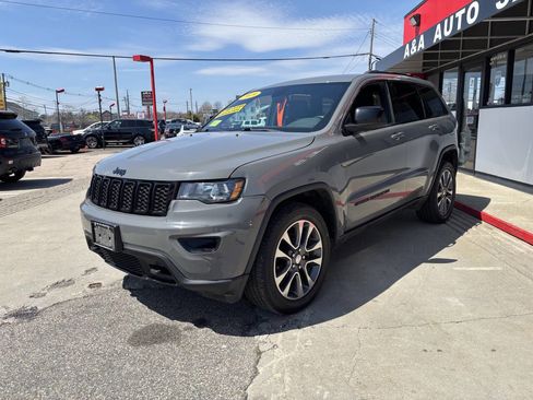 Used 2019 Jeep Grand Cherokee Laredo image 7