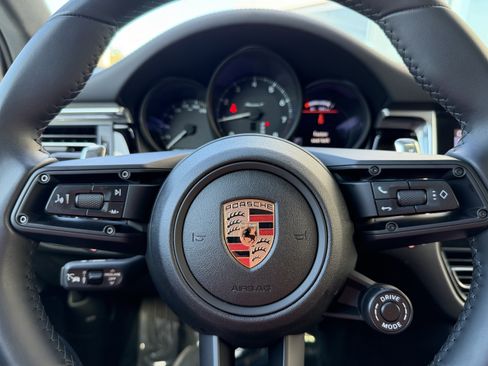 Certified 2025 Porsche Macan Turbo image 37