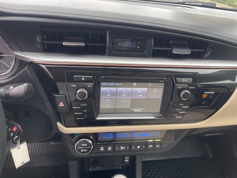 Used 2015 Toyota Corolla LE FWD image 20