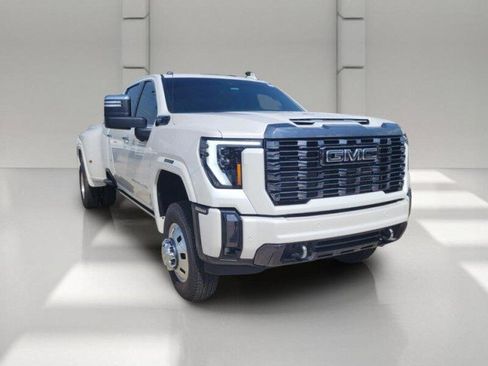 Used 2024 GMC Sierra 3500 Denali Ultimate AWD/4WD image 3