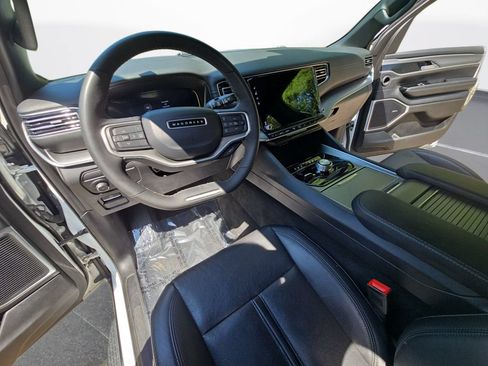 Certified 2025 Jeep Wagoneer Series II w/ 8-Passenger Seating Package AWD/4WD image 17