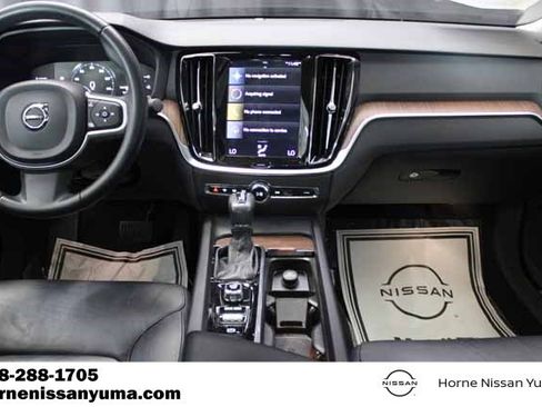 Used 2019 Volvo S60 T5 Momentum w/ Premium Package image 12