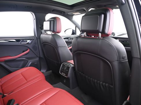 Used 2025 Porsche Macan image 21
