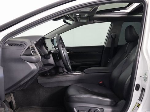 Used 2022 Toyota Camry XSE w/ Carpet Mat Package (TMS) FWD image 8