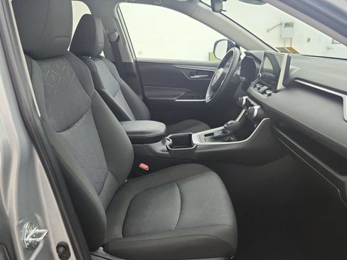 Used 2025 Toyota RAV4 XLE AWD/4WD image 36
