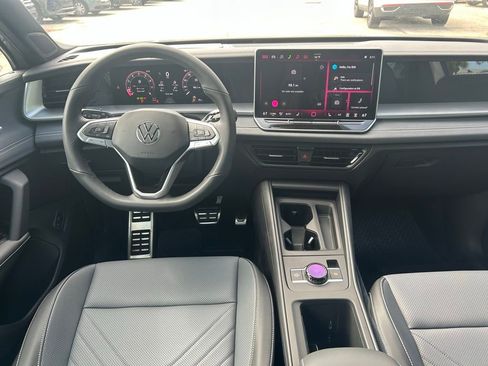 New 2026 Volkswagen Tiguan SE R-Line FWD image 9
