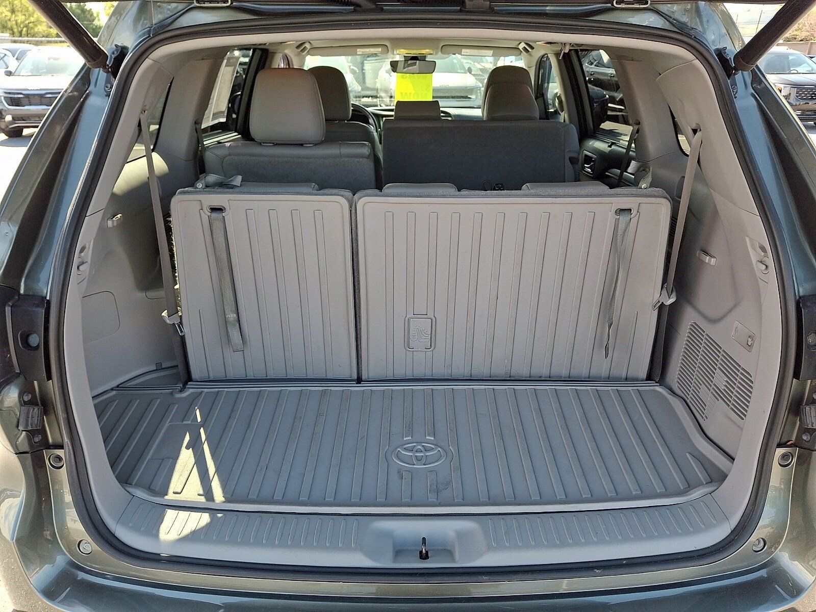 Used 2019 Toyota Highlander XLE AWD/4WD image 29