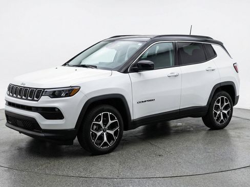 Used 2025 Jeep Compass Limited image 3