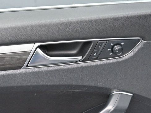 Used 2018 Volkswagen Passat 2.0T SE image 11