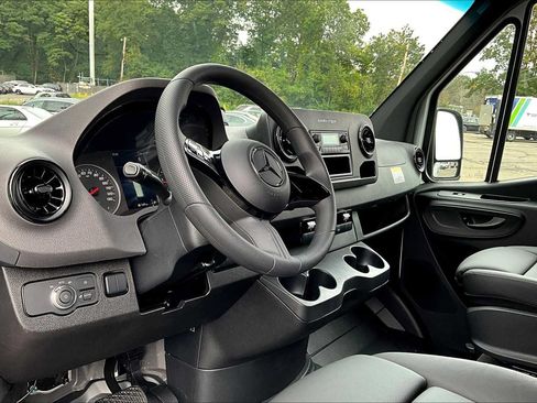 New 2025 Mercedes-Benz Sprinter 2500 image 9