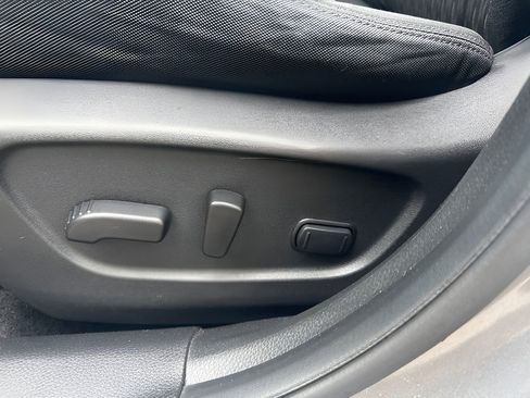 Used 2018 Nissan Rogue SV AWD/4WD image 10