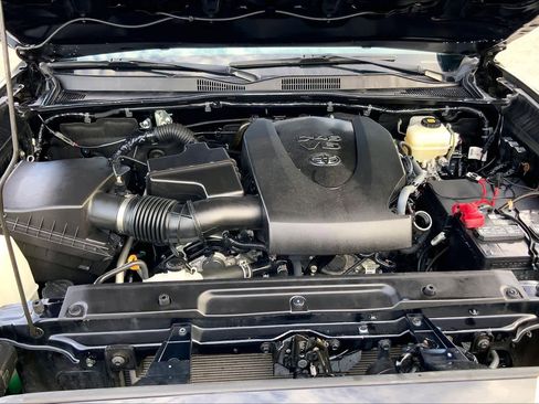 Used 2020 Toyota Tacoma TRD Off-Road image 30