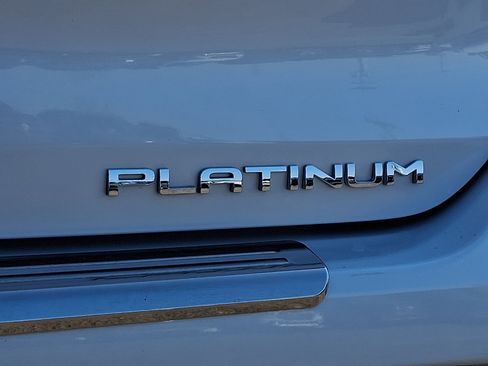 Used 2022 Toyota Highlander Platinum image 33