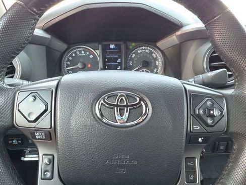 Used 2021 Toyota Tacoma TRD Off-Road AWD/4WD image 4