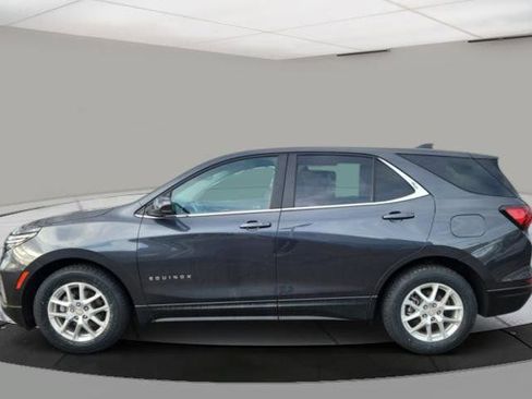 Used 2023 Chevrolet Equinox LT image 2
