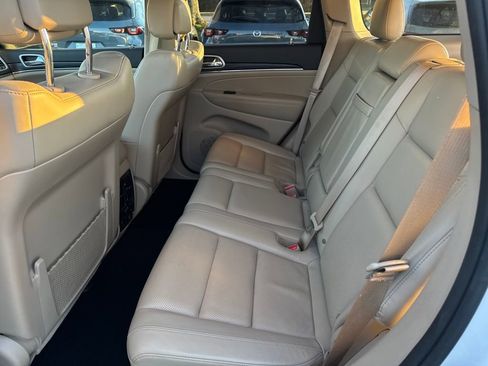 Used 2019 Jeep Grand Cherokee Limited w/ Luxury Group II image 25