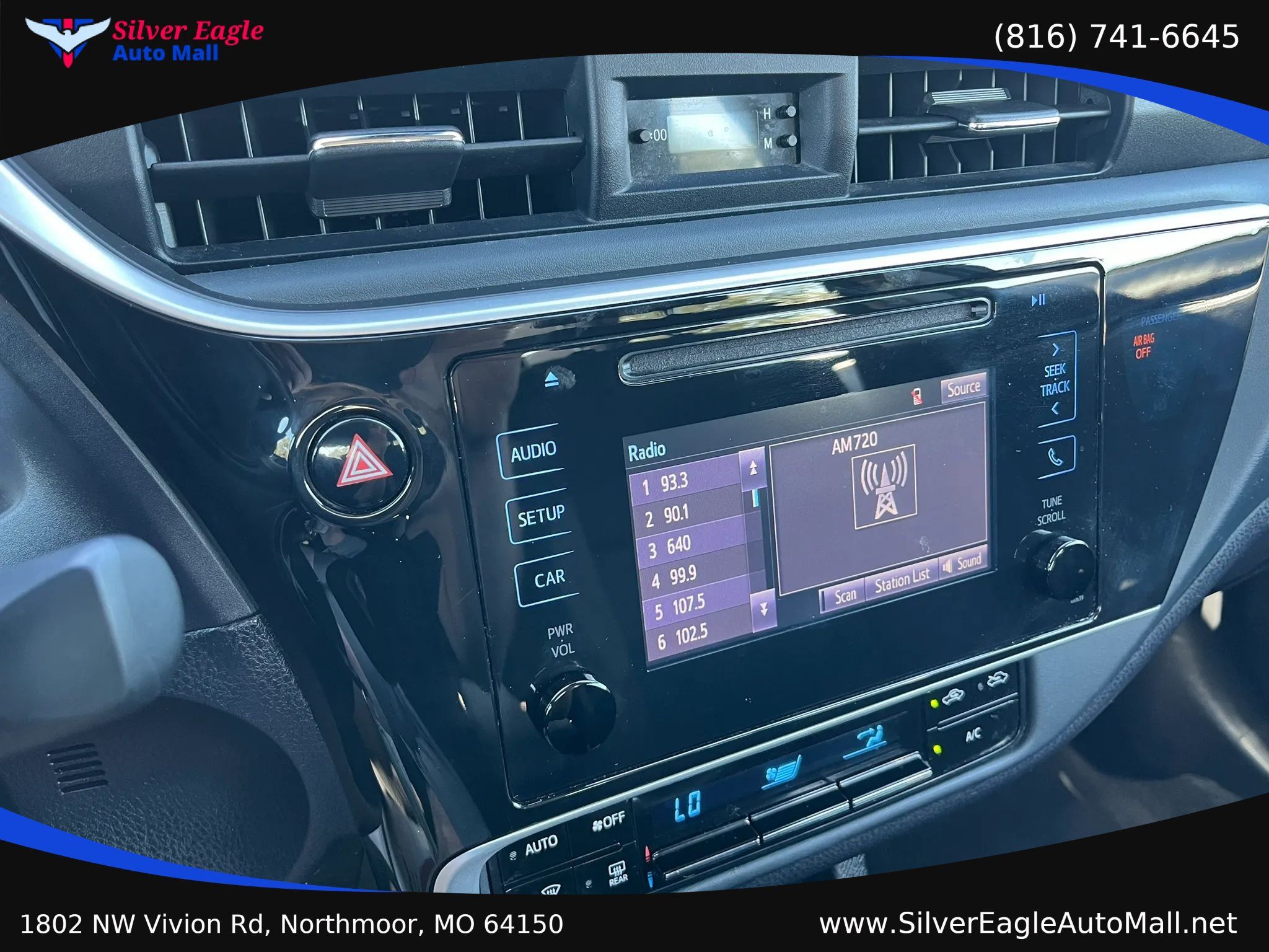 Used 2018 Toyota Corolla LE FWD image 11
