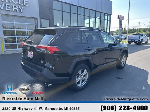 Used 2025 Toyota RAV4 XLE AWD/4WD image 9