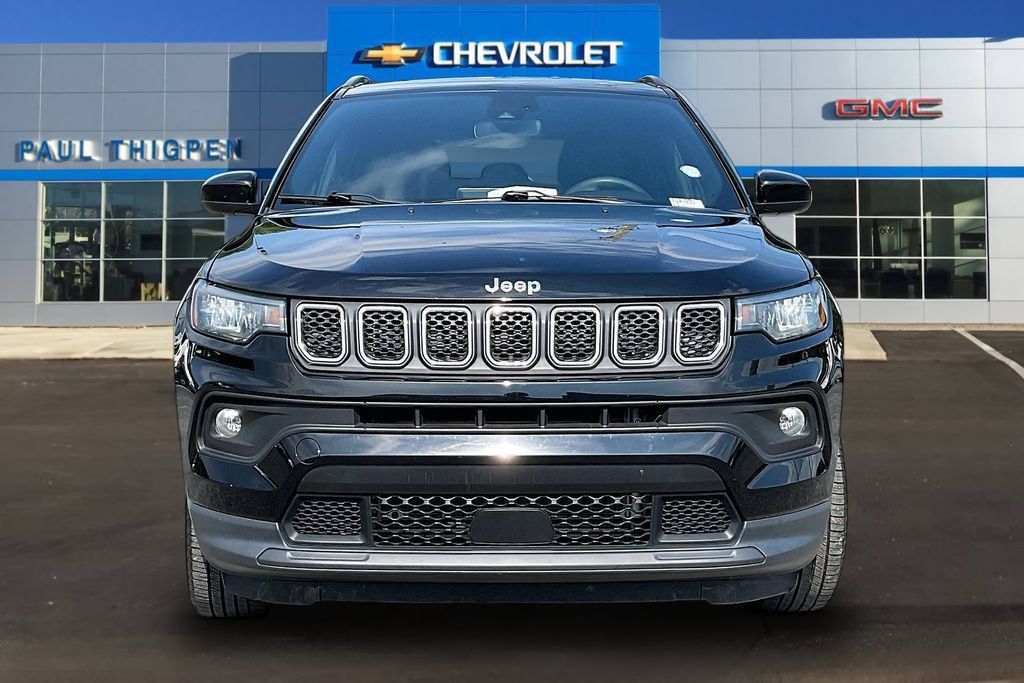 Used 2023 Jeep Compass Latitude AWD/4WD image 2
