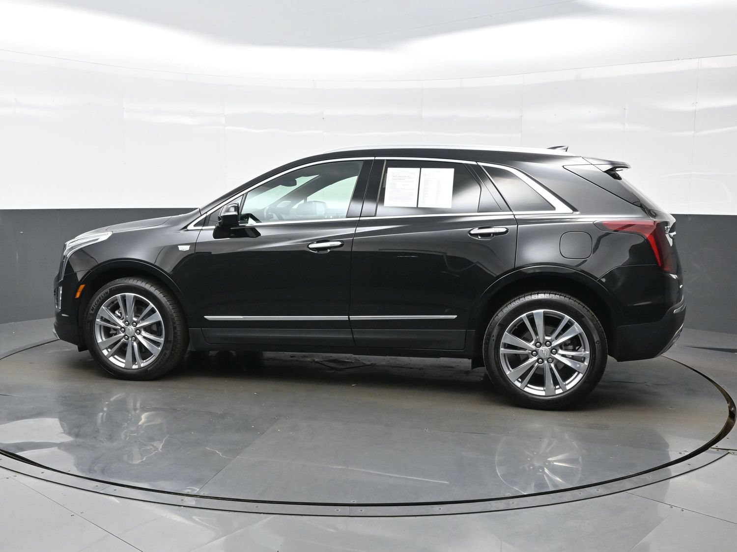 Used 2024 Cadillac XT5 Premium Luxury w/ LPO, Floor Liner Package AWD/4WD image 3