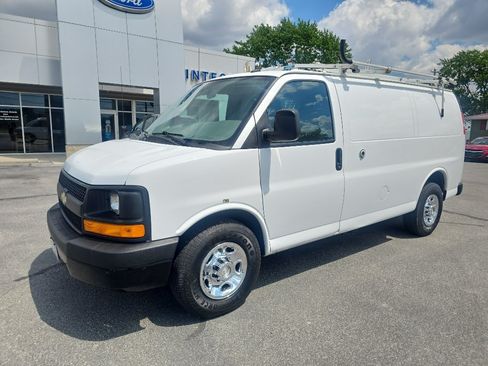 Used 2015 Chevrolet Express 2500 RWD image 2