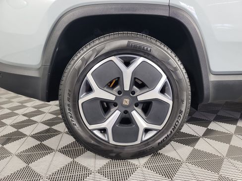 Used 2024 Rivian R1S Adventure AWD/4WD image 12