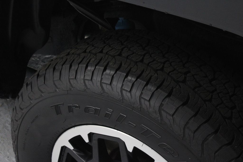 Used 2025 Toyota Tacoma TRD Off-Road AWD/4WD image 16