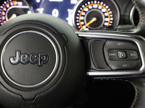 Used 2018 Jeep Wrangler Unlimited Sahara AWD/4WD image 10