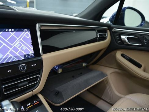 Used 2023 Porsche Macan AWD/4WD image 34