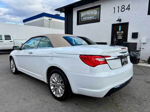 Used 2011 Chrysler 200 Limited FWD image 6