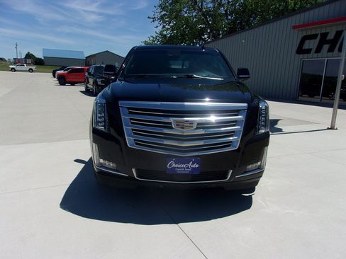 Used 2020 Cadillac Escalade Platinum AWD/4WD image 5