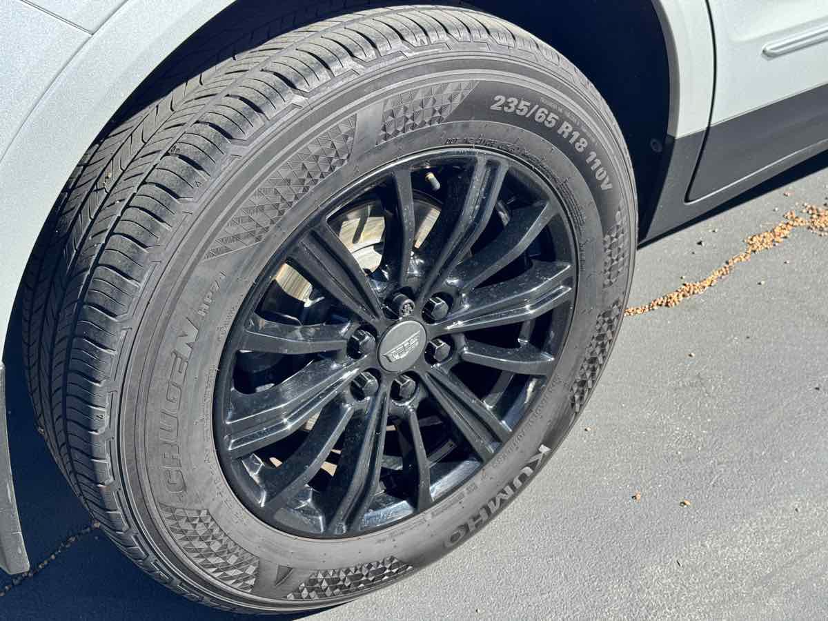 Used 2017 Cadillac XT5 Luxury w/ Driver Awareness Package FWD image 19
