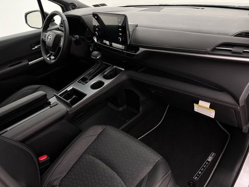 Used 2023 Toyota Sienna XSE image 13