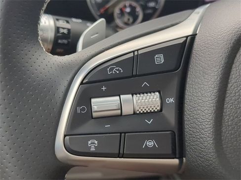 Certified 2025 Genesis G70 2.5T image 22