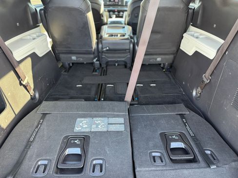 Used 2024 Kia Carnival LX image 16